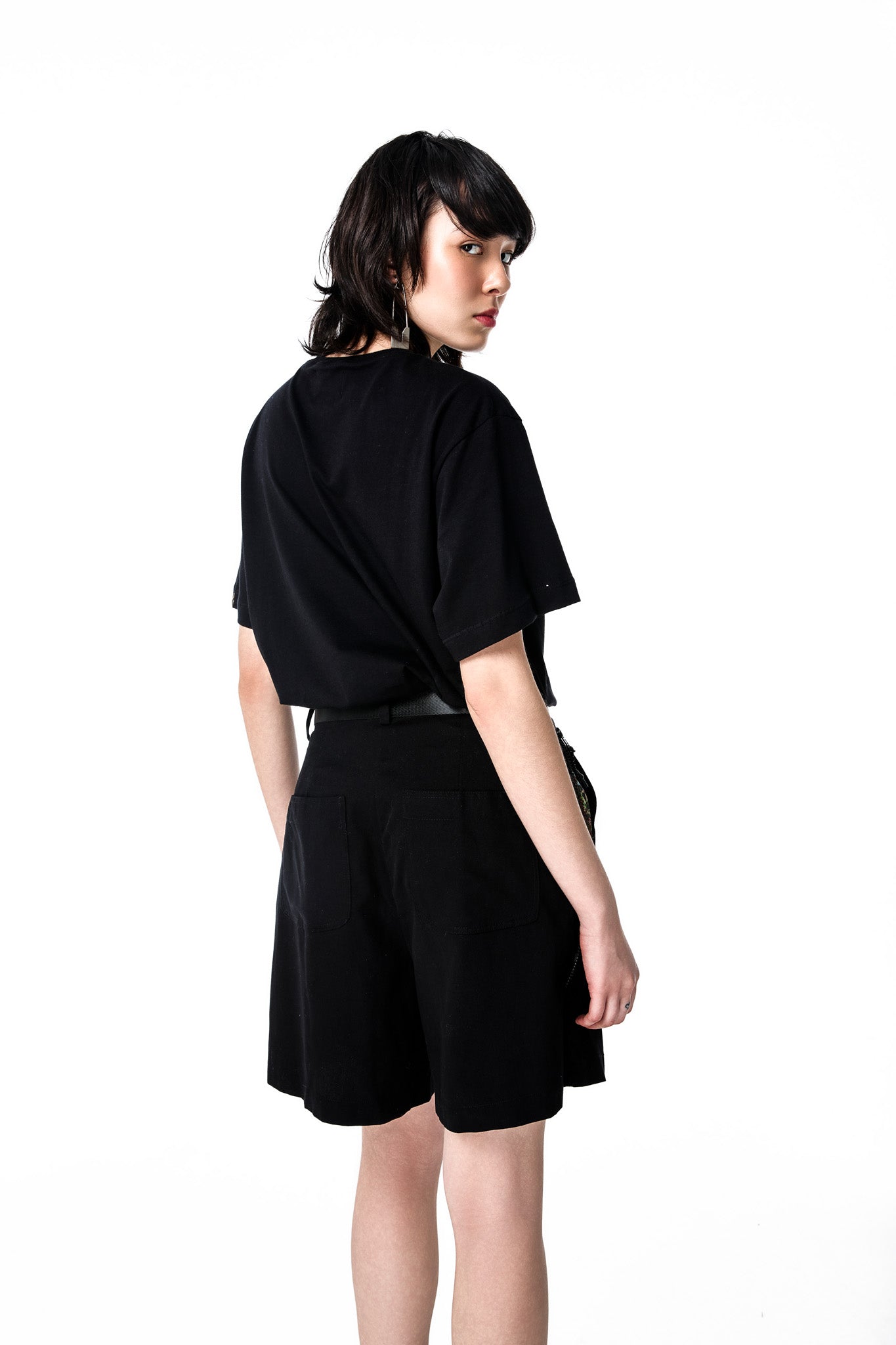 CAMISETA PLEATED POCKET BLACK